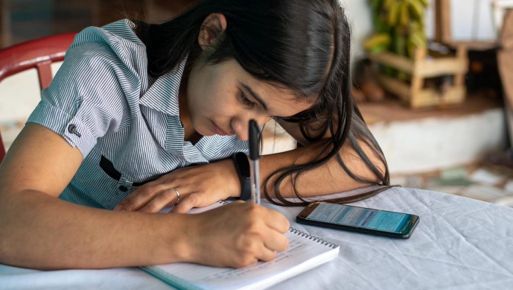 Investire nell’istruzione superiore delle ragazze potrebbe aumentare il PIL delle economie emergenti di un 10% Investire nell’istruzione superiore delle ragazze potrebbe aumentare il PIL delle economie emergenti di un 10%