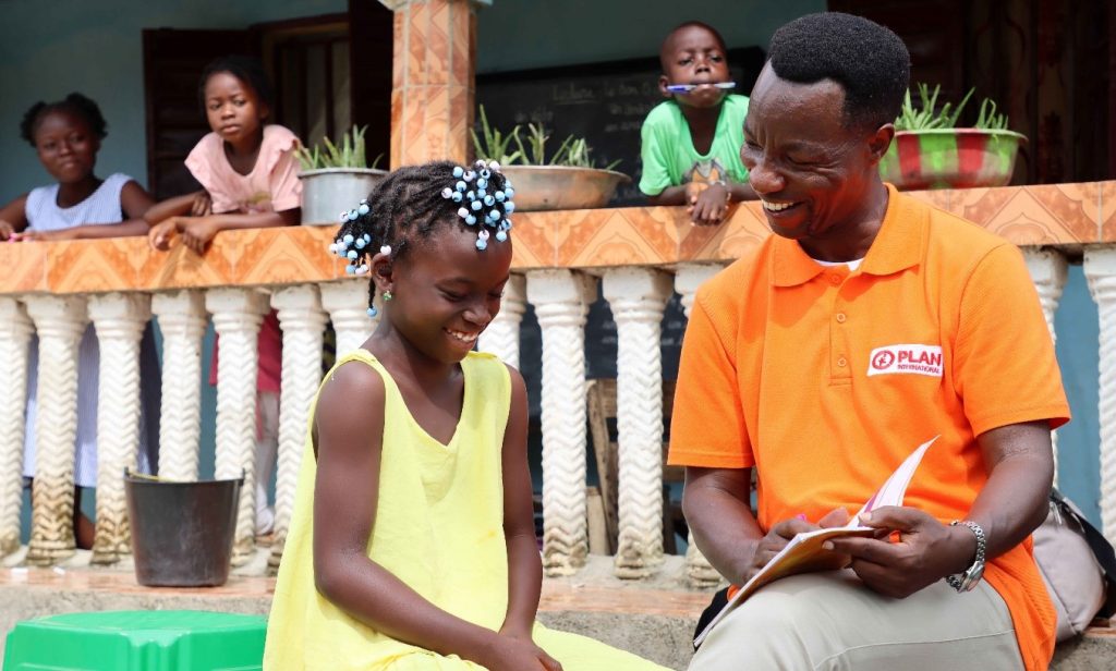 Aiutare le ragazze in Guinea a raggiungere il loro pieno potenziale e realizzare i loro sogni Aiutare le ragazze in Guinea a raggiungere il loro pieno potenziale e realizzare i loro sogni