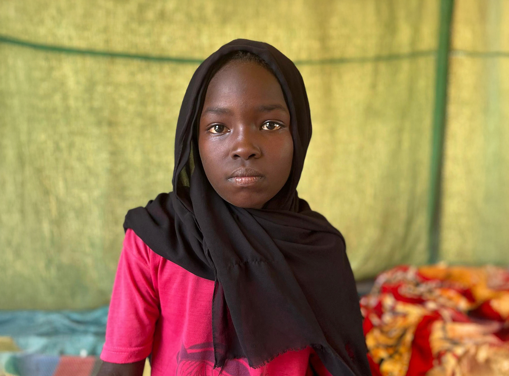 Bambini e bambine soffrono la fame estrema mentre il rischio di carestia in Sudan persiste