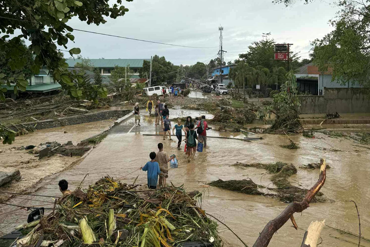 Plan International risponde all’emergenza causata dai due tifoni consecutivi nelle Filippine