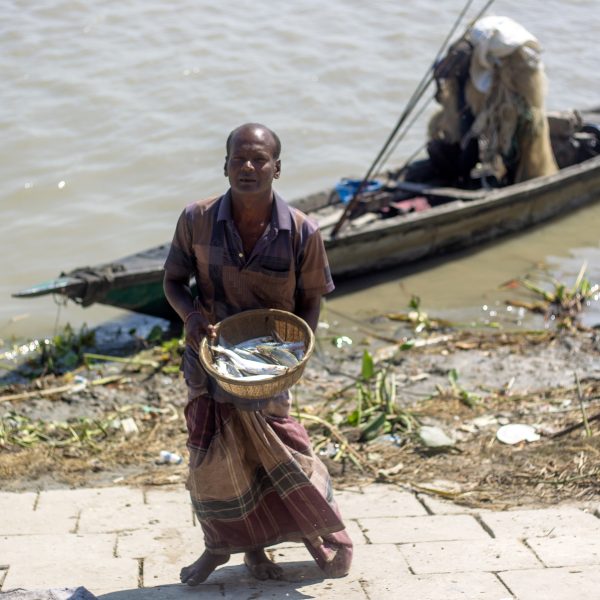 Come i genitori in Bangladesh si oppongono ai matrimoni infantili