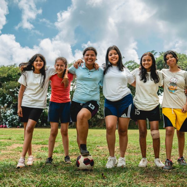 Cambiamo il gioco: in Italia e nel mondo il calcio può cambiare il futuro delle bambine