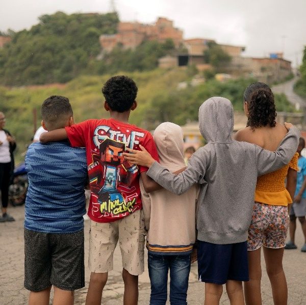 A un mese dai terremoti, i bambini e le bambine colpiti in Venezuela subiscono gravi conseguenze sulla loro salute mentale.
