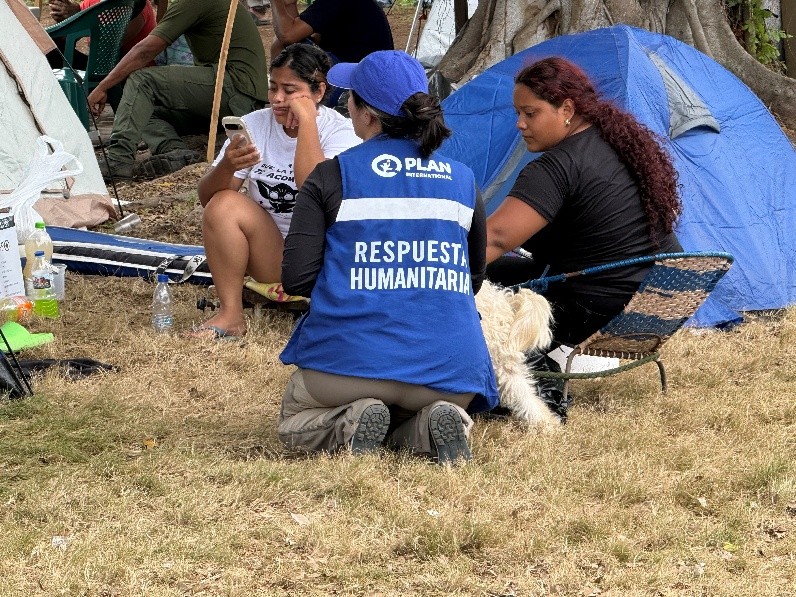 A un mese dal terremoto in Venezuela, bambine e ragazze affrontano un rischio crescente di violenza e sfruttamento nei campi